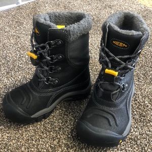 Keen Kids Basin Winter Boots size 11
